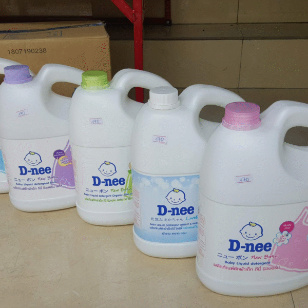 Dung dịch giặt xả quần áo em bé D-Nee