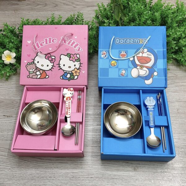 Bộ bát ăn dặm doremon/ hellokitty chống nóng cho bé yêu